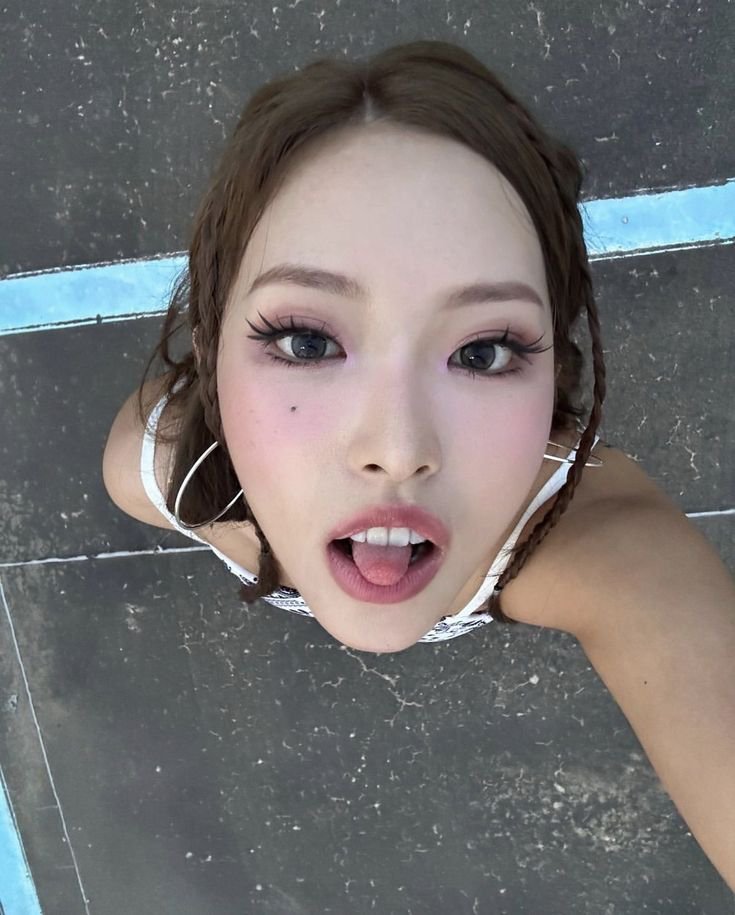 pinklberries's tweet photo. Moothunt!୭ ᵎᵎ 🧁 (again)

♪˚17  -   she/her
♪˚lesbian 

♪˚Guys I've been wanting to get into #kpop more I mostly listen to #loona but I'm starting to like #illit as well
Any song recommendations are very welcome!!

#edrtw #kpop #lesbian #moothunt https://t.co/Jr02bG4EKj