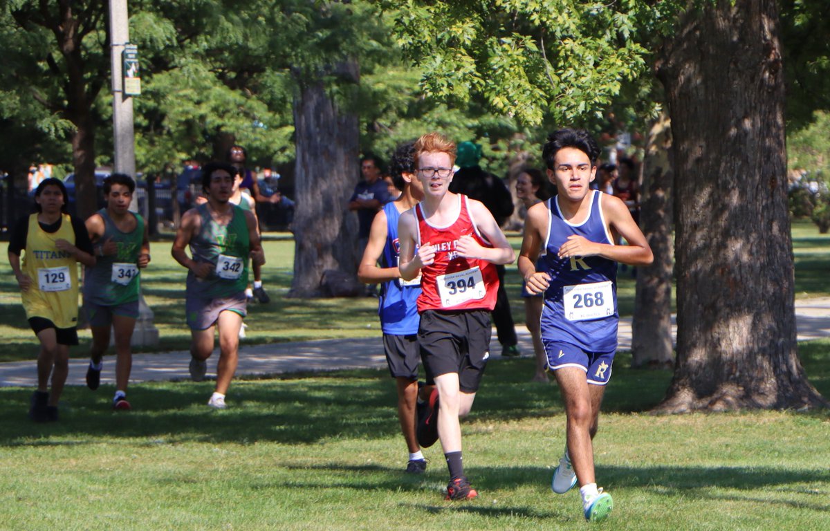 RickoverNavalHS's tweet photo. Ready, set, go . . . Rickover Cross Country is off and running! @ChiPubSchools @CPLAthletics #CrossCountry https://t.co/QegayfEKnN