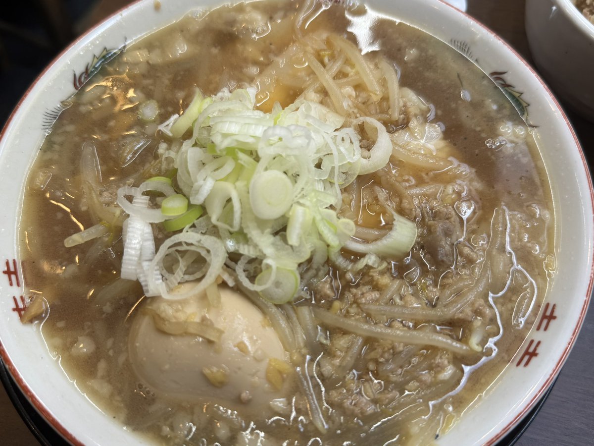 vomvom426's tweet photo. はじめて来たけど美味しかった🍜 https://t.co/1y1lAVi3Sk