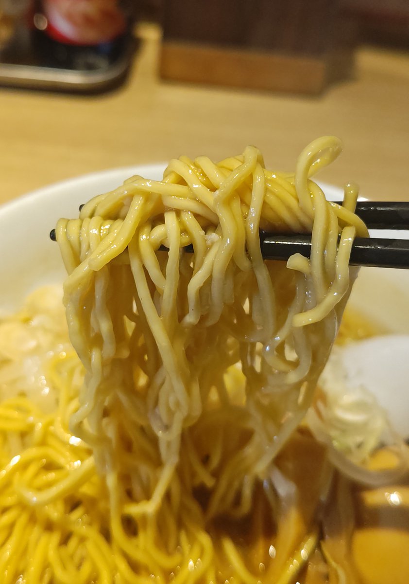 ms06c_21's tweet photo. #ラーメン 
麺酒蔵どさん子　新木場

こってり味噌ラーメン
味玉
半チャーハン

初来訪。どさん子チェーンの生き残りお店舗。
意外に味噌ミソしくないスープ。
出汁にオイルも効いていて。
低加水中細麺によく絡みます。
美味しい😋
具材は弱めｗ
半チャーハン、なかなか良いお味でした☺
ご馳走様！ https://t.co/TYQhxj56ws