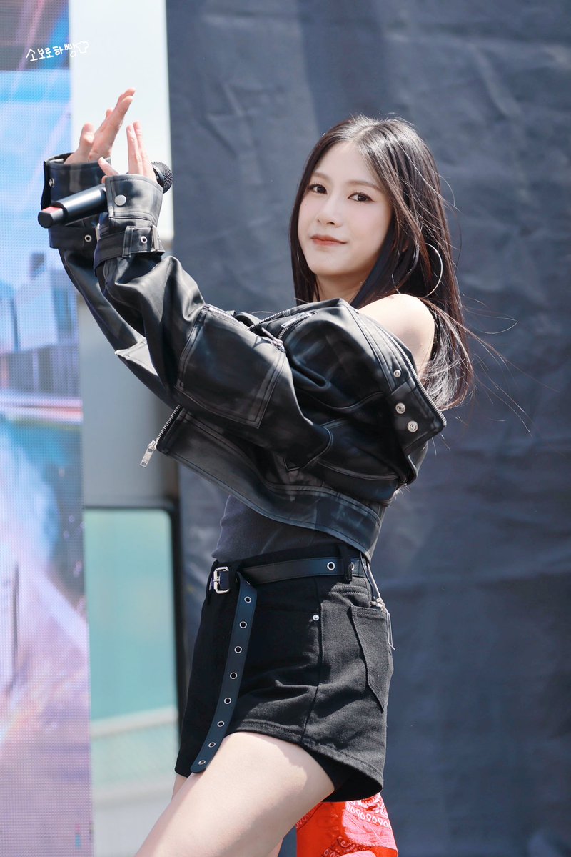 soborohabbang's tweet photo. 260913 전남광주GT 프리뷰

미소에 녹아🫠💛

#에이핑크 #오하영 #Apink #Hayoung https://t.co/tp4GaZgZWR