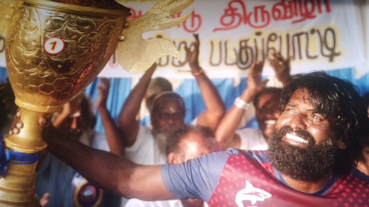 im_avi_nash_'s tweet photo. If ur fav actor's haters want to troll or degrade ur fav actor by comparing with soori's mandaadi without any second thought just say AAMA DA SOORI IS BETTER THAN MY FAV 
from parotta Subramani to kaali wat a insane transformation,hardwork and improvement 

🛐❤️ https://t.co/EohCz8a9U8