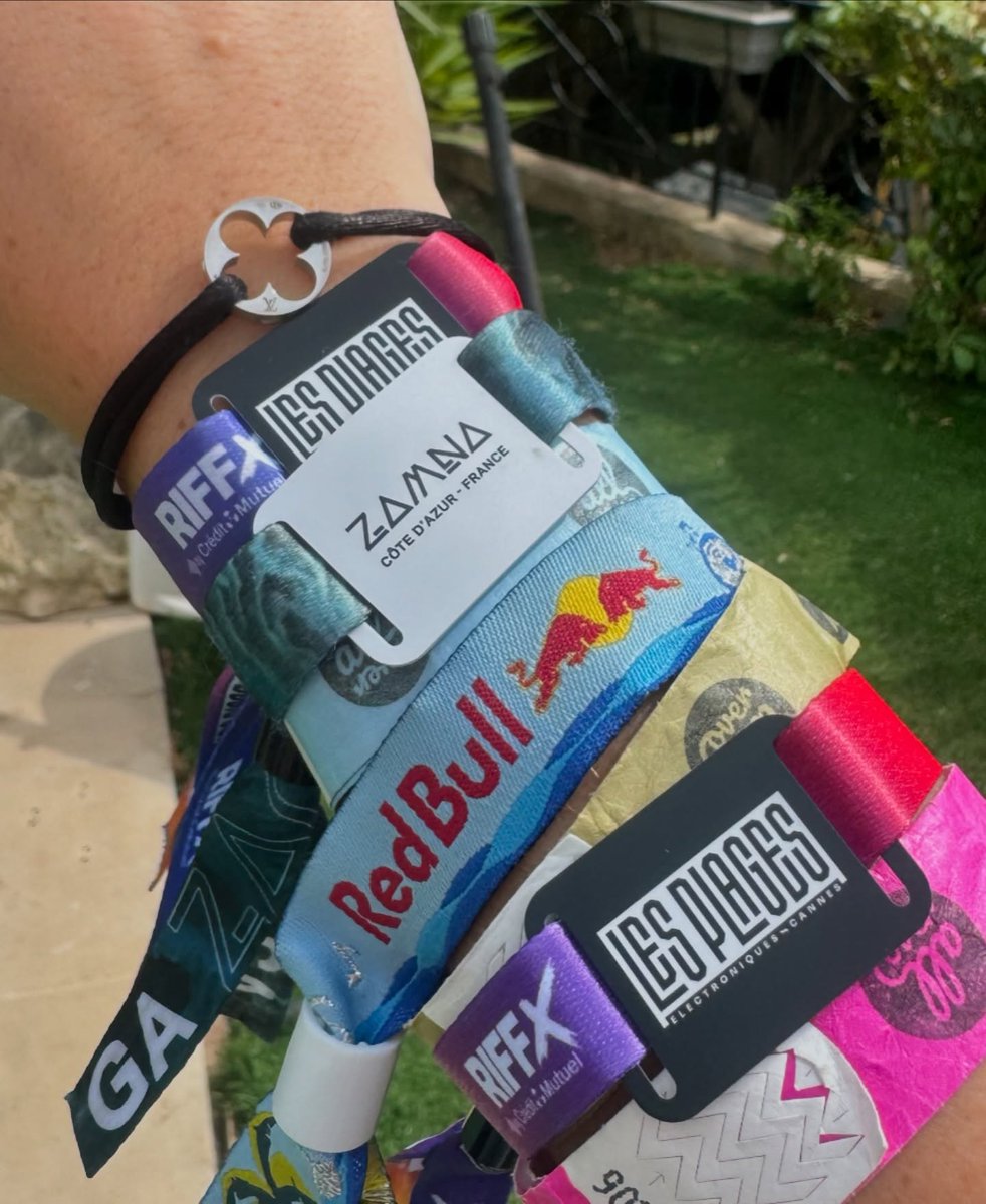 fuzipedro's tweet photo. Mood festival dans le Sud 🩷💙
@zamnafestivalcotedazur ✅
@summer_vibes_festival_ ✅
@plageselectro ✅
🔜@its_mixlab @delta_festival https://t.co/eyiSdVzv5j