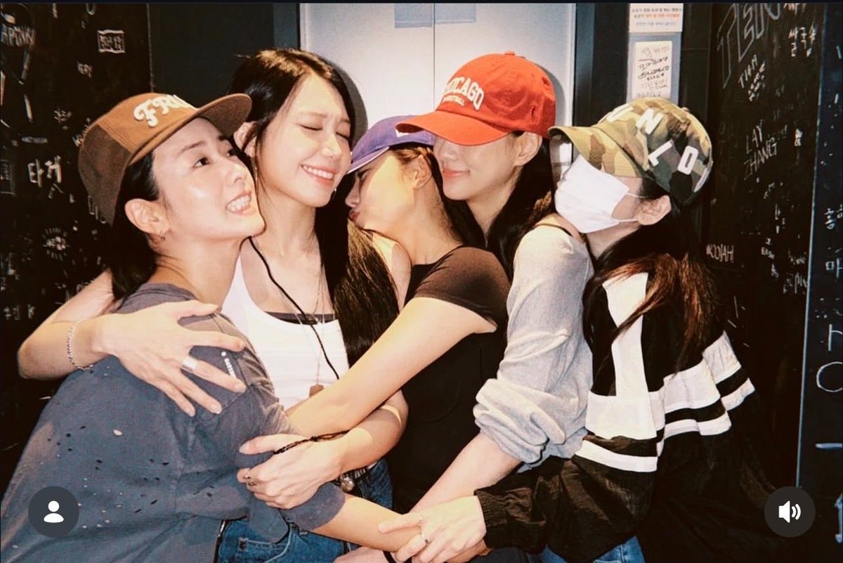 apinkxcho's tweet photo. ✅ summer, i behind photoshoot
✅ i love love music show performance
✅ the manager / ej birthday celebration
✅ summer, i concert

full support fam 🥹♥️ https://t.co/U70Q6mB5kI