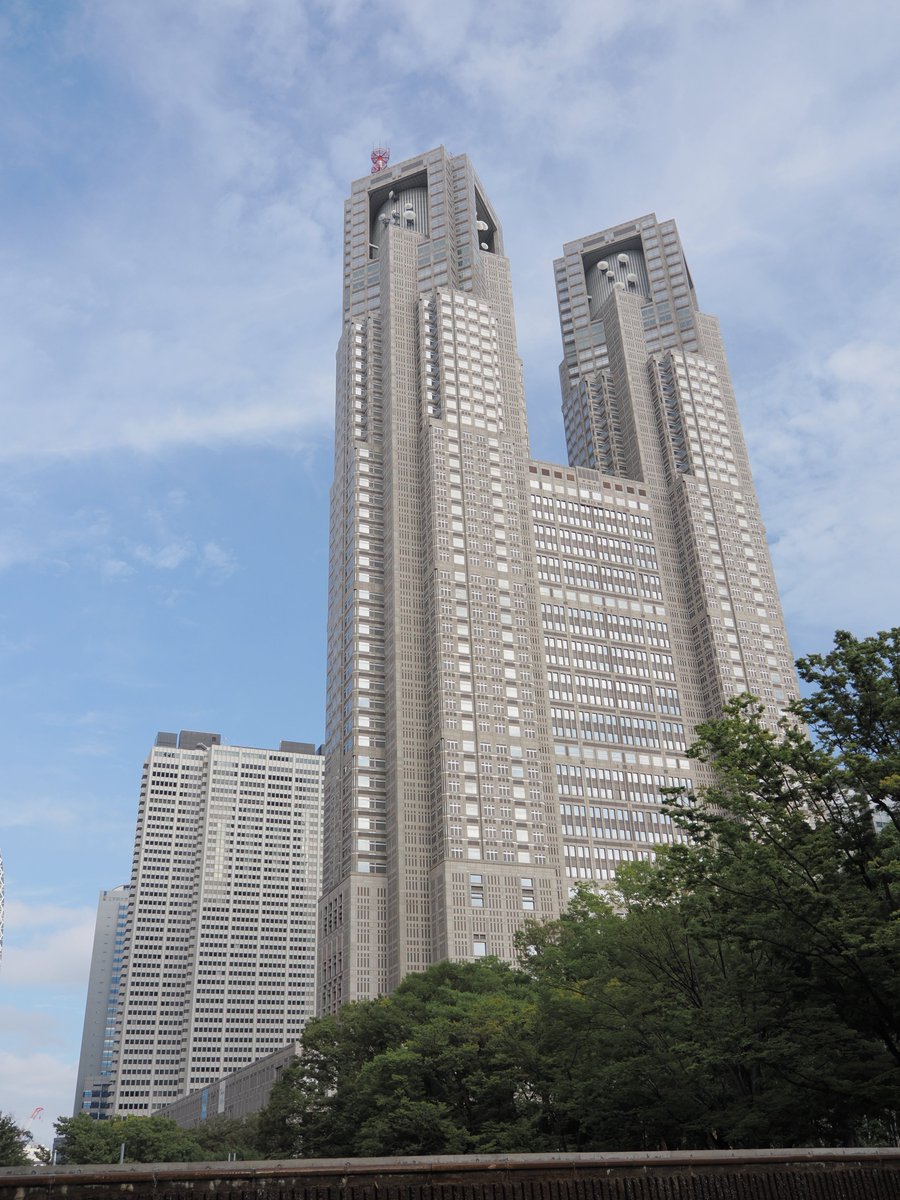 xdog_tohta's tweet photo. おむぺん午後の部w
PENに50-200mmをつけてみたら、片手で撮ると角が手に刺さるw
まあ普通はこんなことしないし、強調手ブレ補正も効かないらしいが

また、元同僚がPEN-F使いなので激推ししてみた（まあ実際はレンズ欲しいらしい）
PEN-Fの方がファインダー倍率低かったな🤔
#OMSYSTEM #OMPEN https://t.co/ske48oGpTT