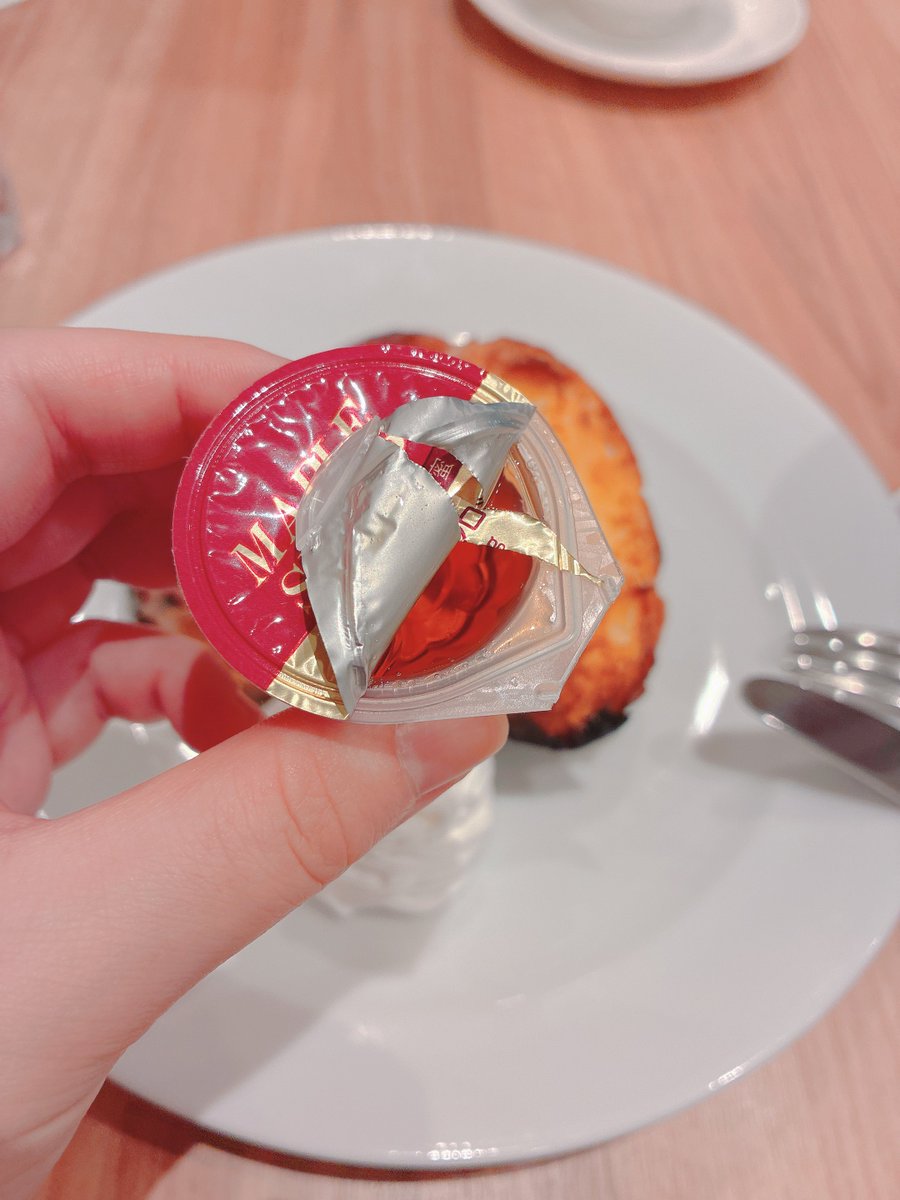 lu_shirousagi's tweet photo. 1枚目：めっちゃ美味しかったフレンチトースト
2枚目：何でそうなったのか分からないやらかし https://t.co/HbsXdlEPoH
