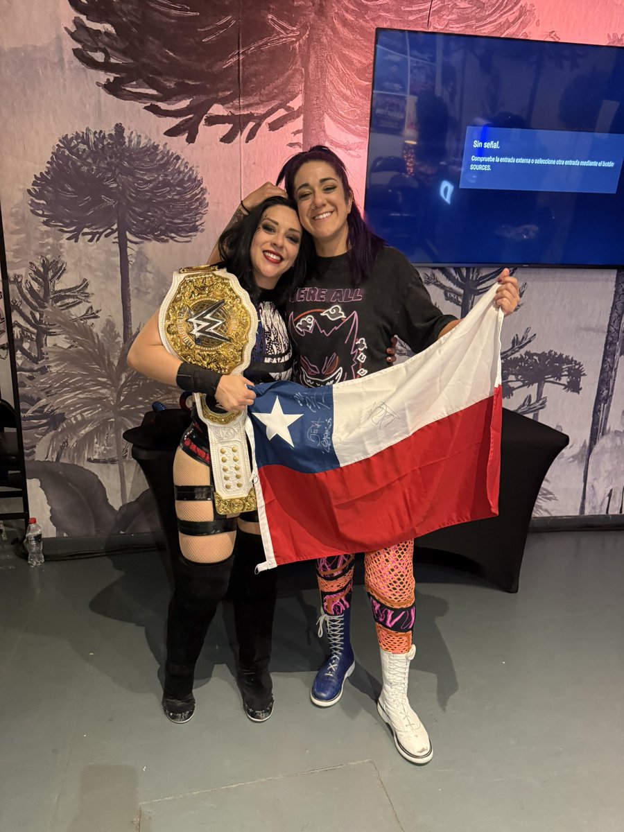 itsBayleyWWE's tweet photo. What a feeling that was ❤️🇨🇱 https://t.co/9sWygZWkho