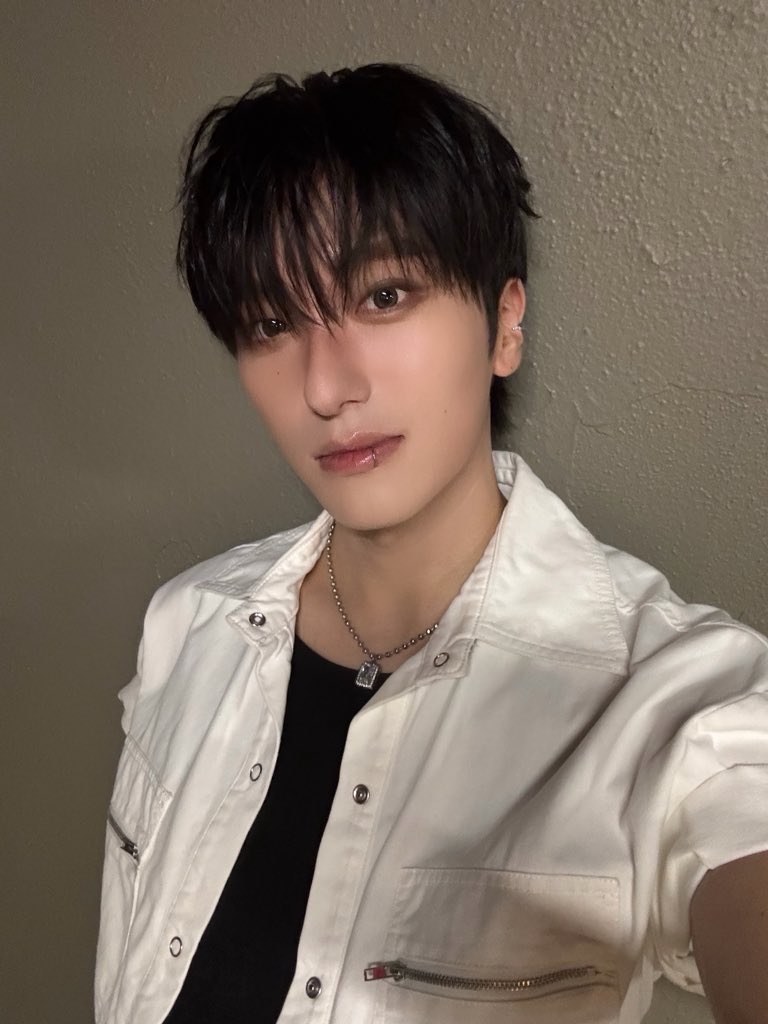 OmegaX_members's tweet photo. [#OX]

엘에이 사랑해!!!! 정말 즐거운 공연이였어!!!
포애기들 앞으로도 잘 부탁해!!😆

#OMEGA_X #오메가엑스
#세빈 #SEBIN https://t.co/OvDVx0V9Hx