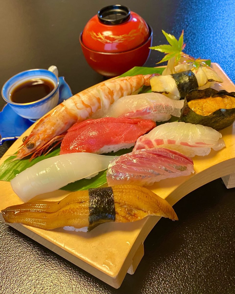 hideyo_todaka's tweet photo. 久々の投稿です✨
新しいスタッフも増えました‼️

シルバーウィークも営業してます‼️
ご予約お待ちしてます🍣
#おおいた #亀八寿司 https://t.co/VCqPd5B2qM