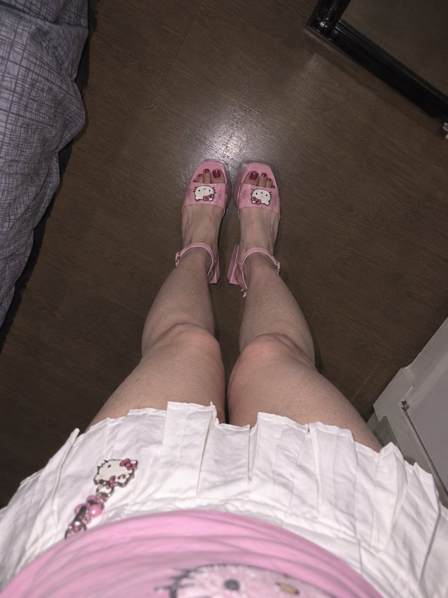 sissy_chloe__'s tweet photo. Since we got to 200 followers so soon. Here's a little treat. 

#sissy #locked #plugged #feminized #proud https://t.co/YDd2PKcoOY