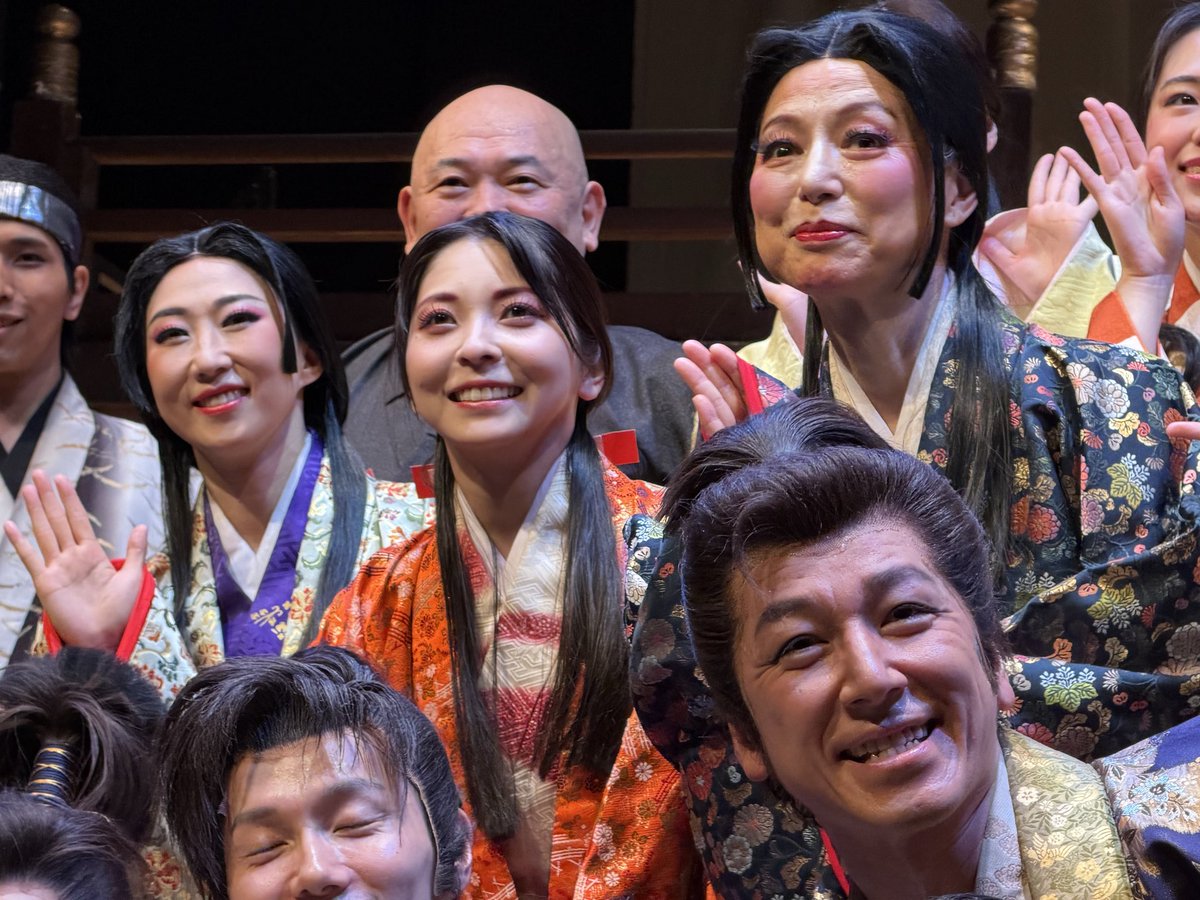 tokeisi's tweet photo. まなみん出演のPRINCESS TAKEDAの千穐楽終了😆
キャストも豪華で涙あり笑いありの舞台でした！
グッズ販売のお兄さんも優しくランチェキ買ったら全部違う感じのにしますね！ってしてくれてダブル事なく感謝！
最後の記念撮影でカメラ目線撮れなかった😭
#草場愛
#菊姫
#アレステ
#プリタケ https://t.co/xl0Qvpd27h