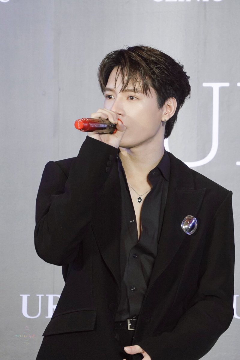 r_khao's tweet photo. My favorite person. 🫶🏻 

KRISTSINGTO CELEBRATE URANUS CLINIC  
#UranusClinicxKristSingto  
#KristPerawat  
#ktsnapshot https://t.co/1LxphybHLC