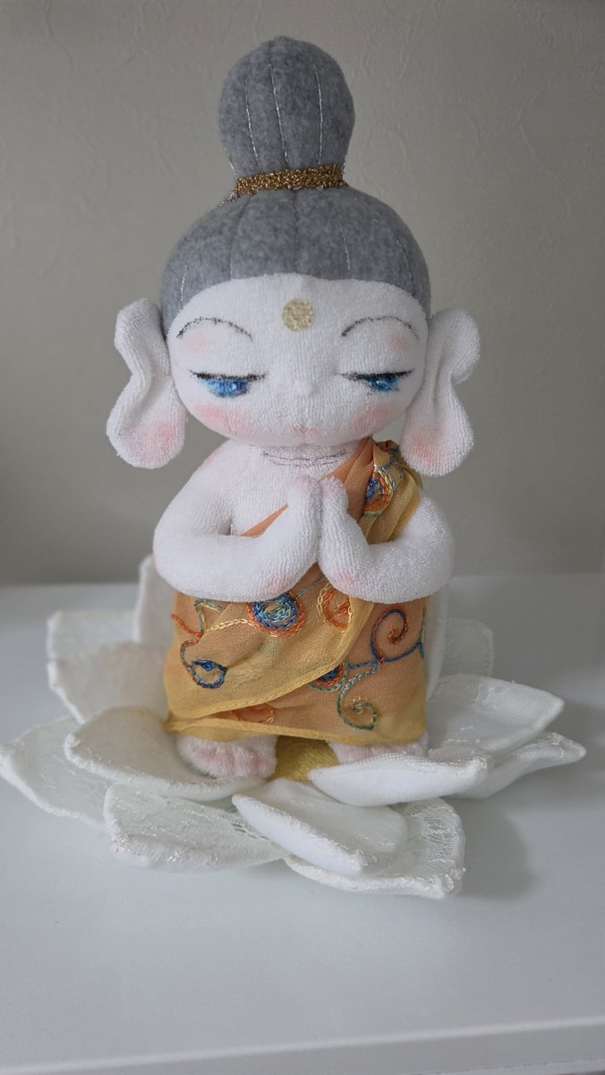 kiyomi8110's tweet photo. 10月1日から#infでの作品展に展示する仏さま出来ました😀

仏さまも私達に手を合わせて下さっている✨️ https://t.co/GTa6HPcK3F