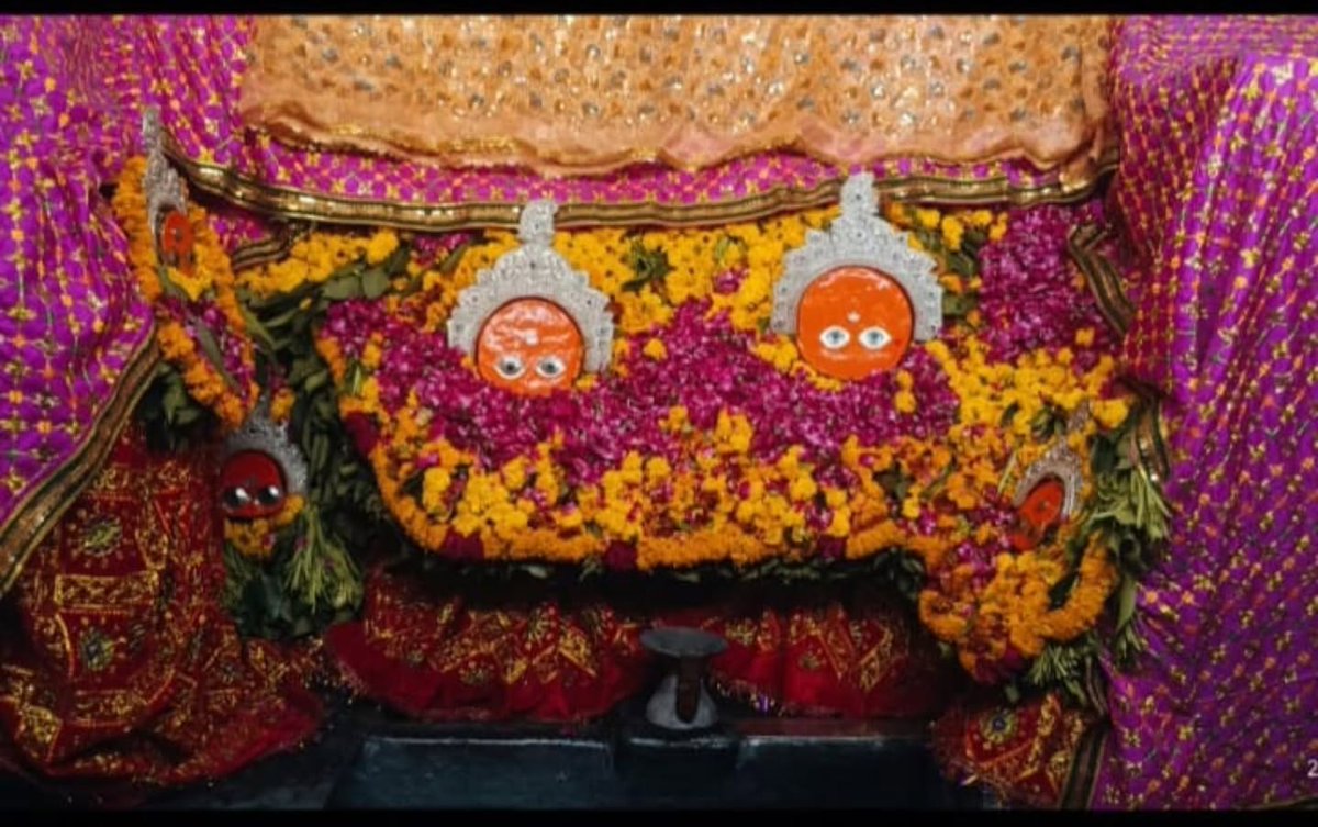 AlmejandraGH's tweet photo. *श्री राज राजेश्वरी माँ धनोप मातेश्वरी की जय*
आज शक सम्वत-1948 विक्रम सम्वत-2083 के जैष्ठ(अधिक)- शुक्ल-6 *षष्ठी* वार-शुक्रवार दिनांक-22 मई 2026 के श्रृंगार दर्शन 🙏🏻 https://t.co/5tHQqapX8N