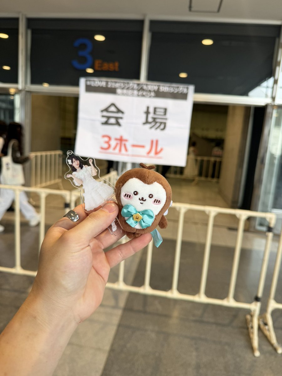 nicosong_121's tweet photo. さなまいスリーショット
2人ともお目目きゅるきゅるすぎ！
最後に舞香ちゃんにちいかぶ見せたら
「あら〜！かわいい」反応してくれて嬉しかった☺️ https://t.co/u8VezHOckZ