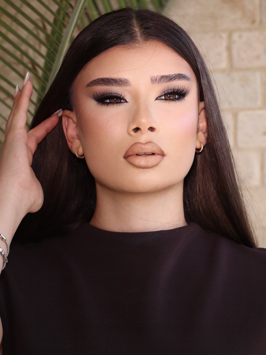 OlmoMarcello's tweet photo. You’re not ready for this one! ! ! ! S. session by @makeupbyyrasha 🫰🏼1:1
guess where is my side🤐
من اللقاء الاستكمالي مع المبدعه بشرى ، حرفياً تطبيقها على النص التاني من الوجه بدون ولا اي تدخل مني! ! كل التوفيق بشرى ✨ https://t.co/SLjrJoPTz2