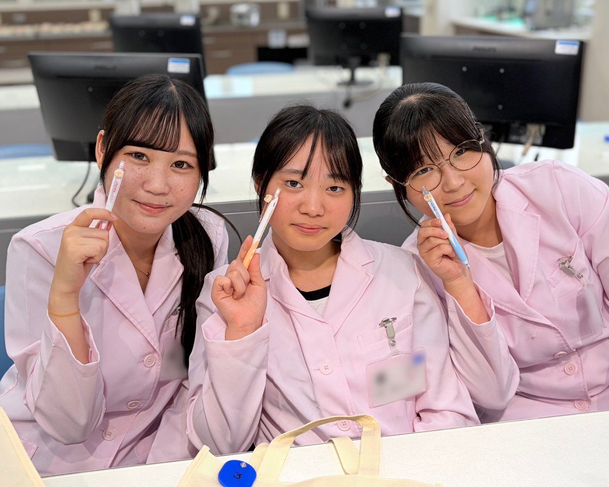 sdtc1976's tweet photo. 今日はオープンキャンパスを開催しました🏫

実習も先生や学生スタッフと相談しながら皆さん上手にできていましたよ🙌✨

またリピータープログラムで
お会いできるのを楽しみにしてますね😊

#オープンキャンパス #学スタ
#歯科技工士 #smile #thankyou https://t.co/iwh9HIxBUk