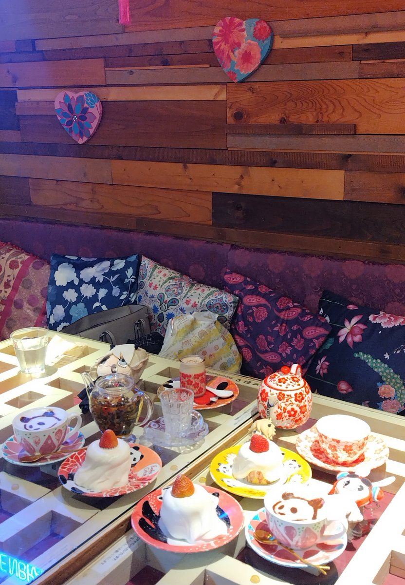 KAKKi_3ColorS's tweet photo. ドエルお友だちさんと
中華街カフェからのカラオケ♪

サマソニの話もたくさん出来たしツアーも待ち通しいよー https://t.co/2FTjpCcWlS