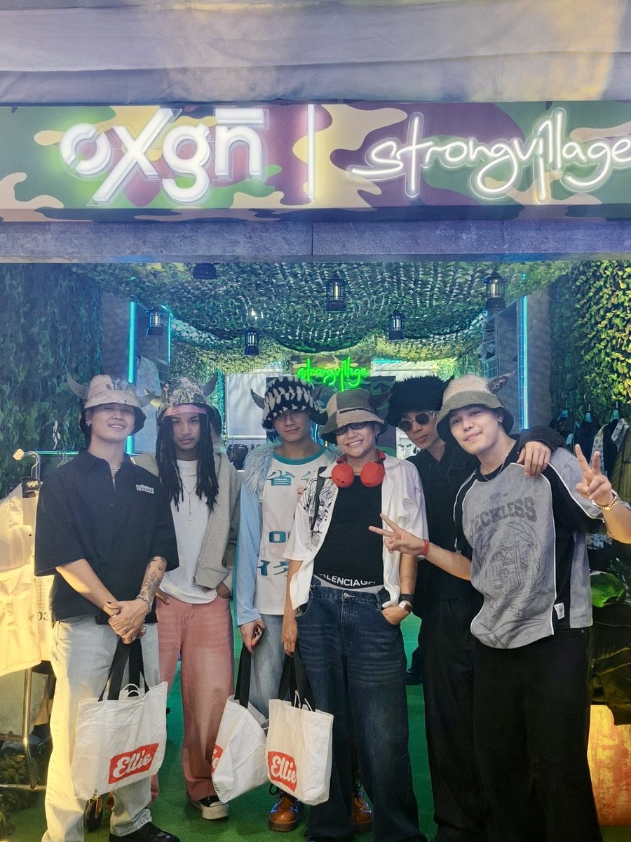 Official_ALAMAT's tweet photo. Spotted: ALAMAT at the PURVEYR Fair.

Supporting @OXGNFASHION | Strongvillage 🫶🏻 https://t.co/btTrhuLwtd