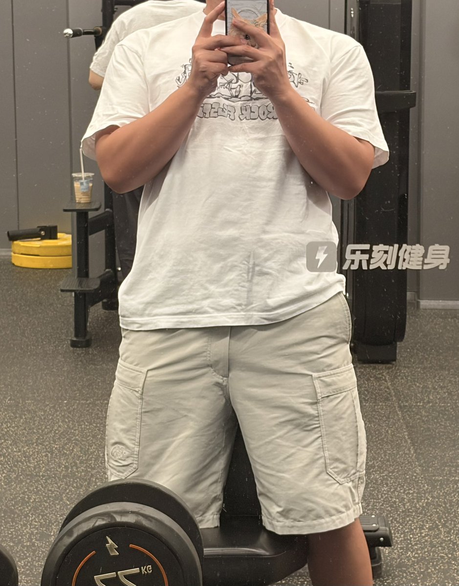 H_HQ_Q's tweet photo. 越来越宽怎么办
肩宽已经＞50cm🤦🏻‍♂️ https://t.co/NnXaeomlOC