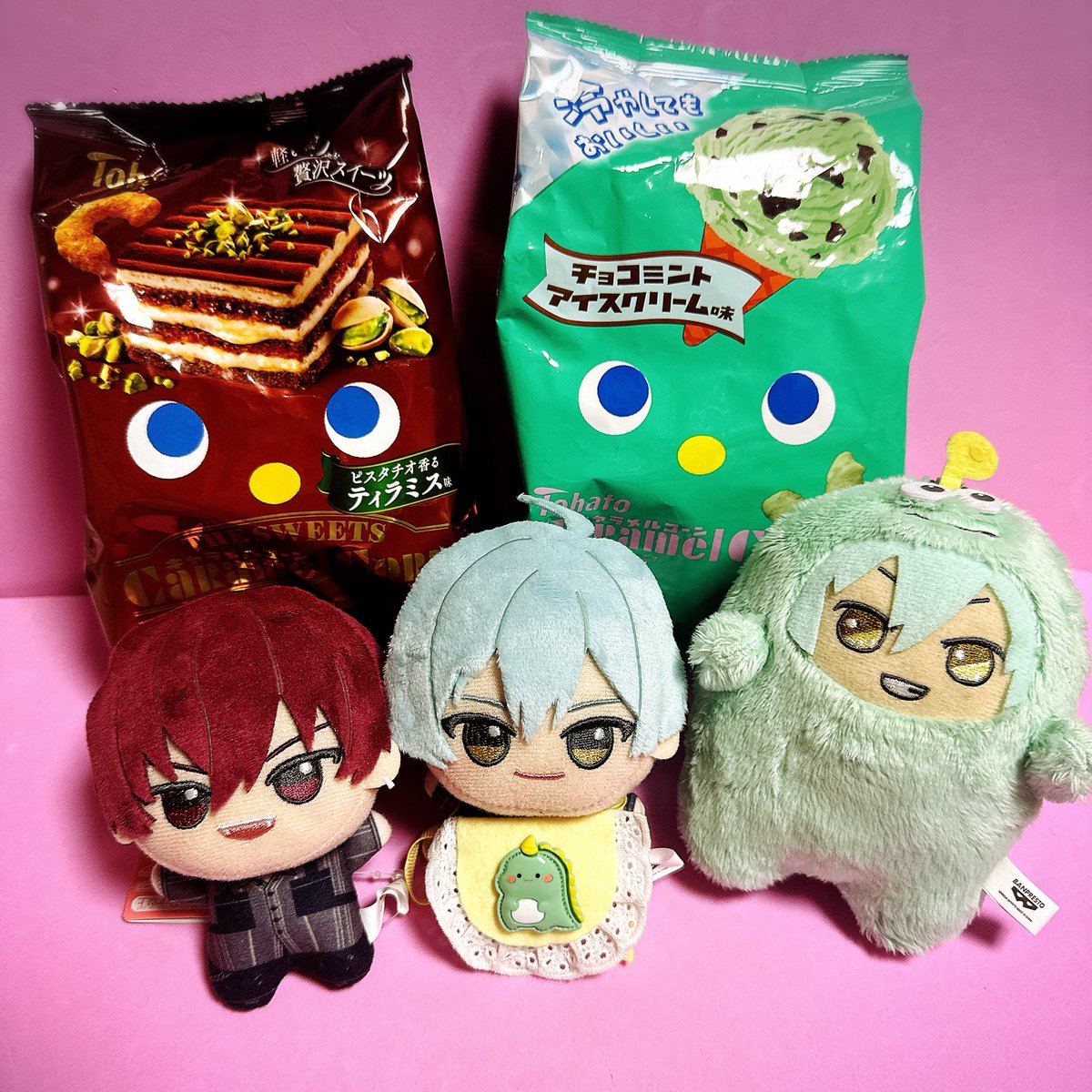 chichiiigo's tweet photo. 最近頭痛酷くて嫌になっちゃう...
久々のおやつはキャラメルコーン
賞味期限も迫ってきたので食べていかないと　
ピスタチオ香るティラミスと探すのが苦労したチョコミントアイスクリーム味　
ティラミス味の方が好きかも　
#もんぬいいけぬいえぶりでぃ
#��ャラメルコーン https://t.co/MDJTEzIFNa
