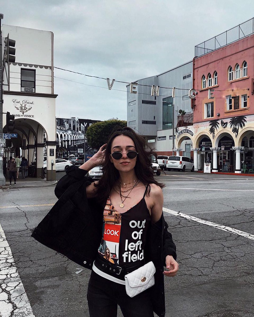 Nanforensic's tweet photo. This pic is basically a must when you are at Venice Beach 🙋🏻‍♀️💫 https://t.co/2bQMcFdOBE