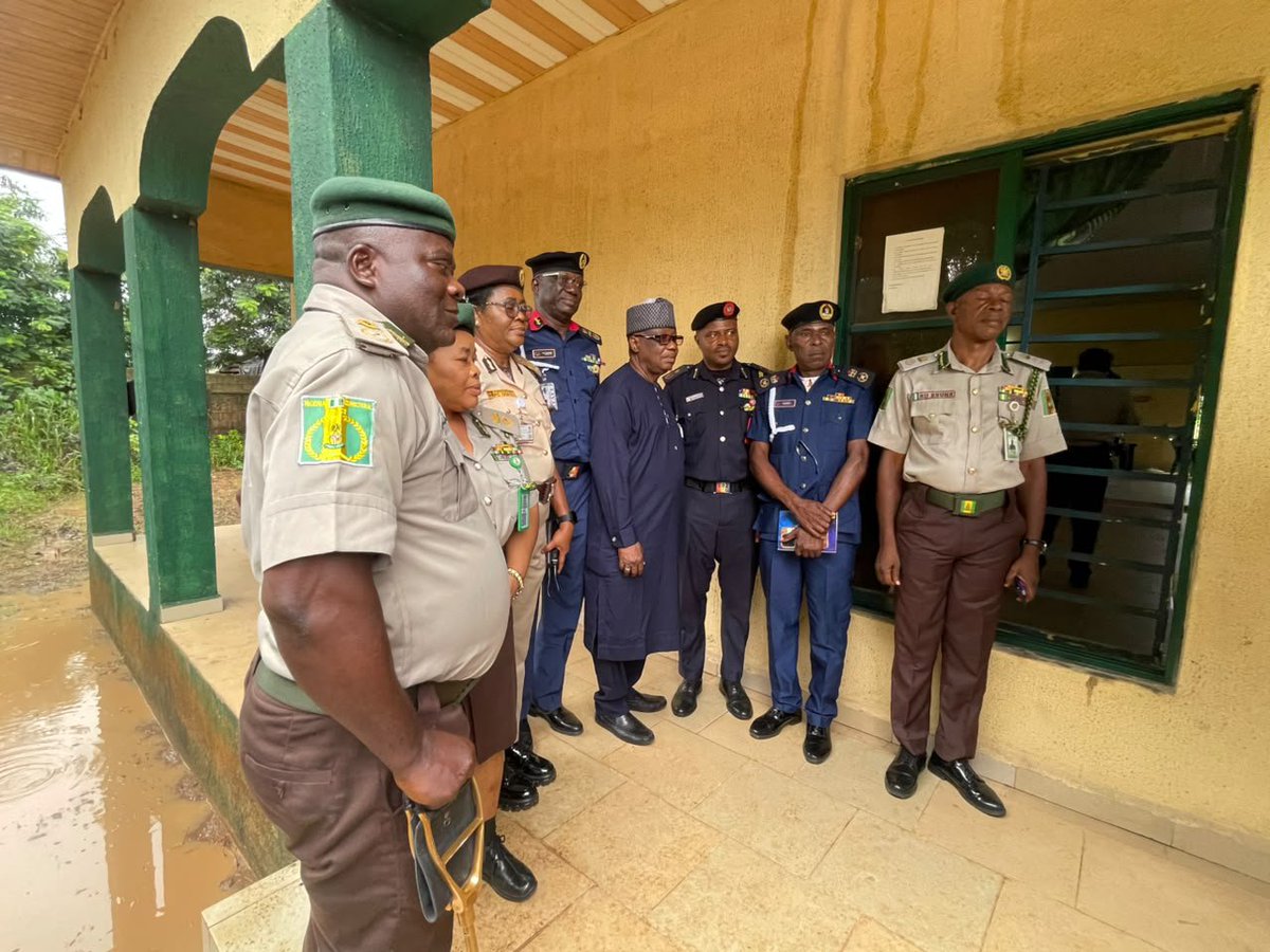 CorrectionsNg's tweet photo. BOARD SECRETARY SUPERVISES ORAL INTERVIEW IN OWERRI . For more details please click on the link below:https://t.co/zxWAL8ejH2 https://t.co/HG5Tdl4ud0