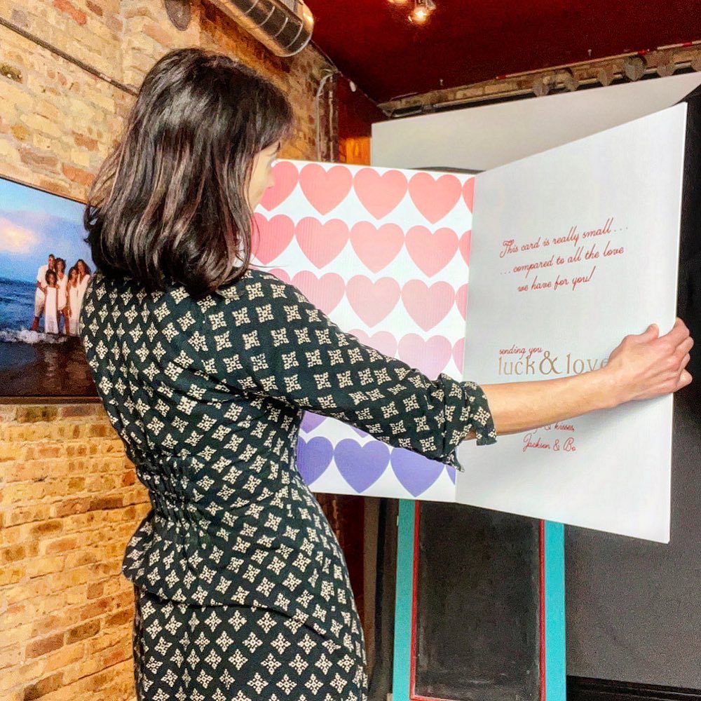SopeiroNem's tweet photo. Hallmark likes to say "when you care enough to send the very best" about their cards. We'd like to modify it to "when you care enough to send the very best - and the biggest! "
We’ve got a jumbo-sized card for your jumbo-sized love. 🤗
Know someone https://t.co/NIscu5oV2P