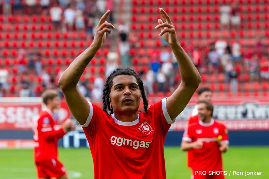 TwenteInsite's tweet photo. Zorgen om Thorvaldsen na bedrijvige invalbeurt: "Waarom doe je dat?"⚠️
👇🏼
#fctwente #tweado https://t.co/F6pF1GweME