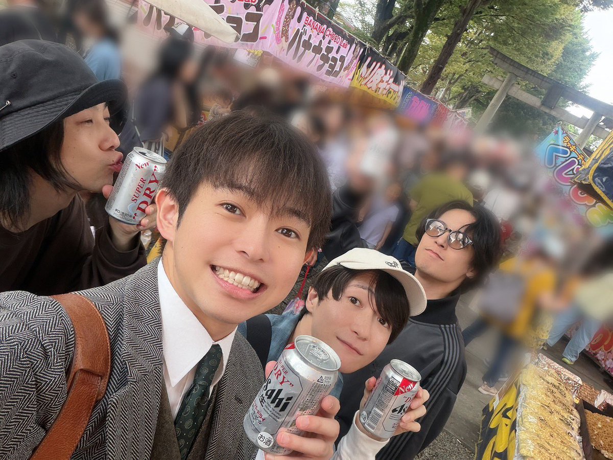 taiga2449's tweet photo. 長屋物語再演。
稽古全て終了しました。
そして本日は我らが久下さんの誕生日。みんなでお祝いしました。

帰り道、近所でお祭りがやってたのでちょろっと楽しみましたとさ。
先に帰ってた透くんが羨ましがってました〜。 https://t.co/p3b4jZ8y2e