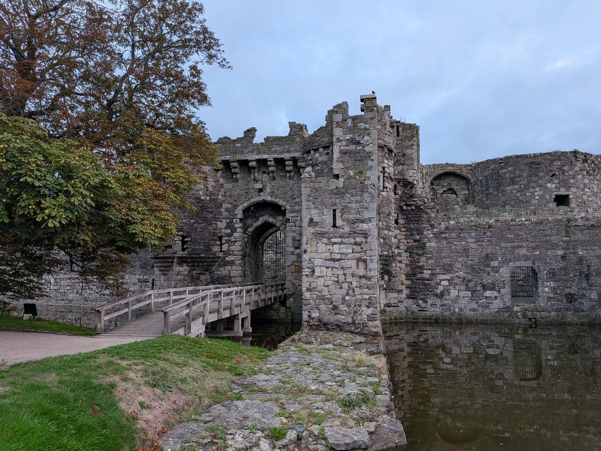 ToursofWales's tweet photo. Bore da / Good morning from #Biwmares 
@cadwcymru @VisitAnglesey @visitwales https://t.co/zWfrUYtup7