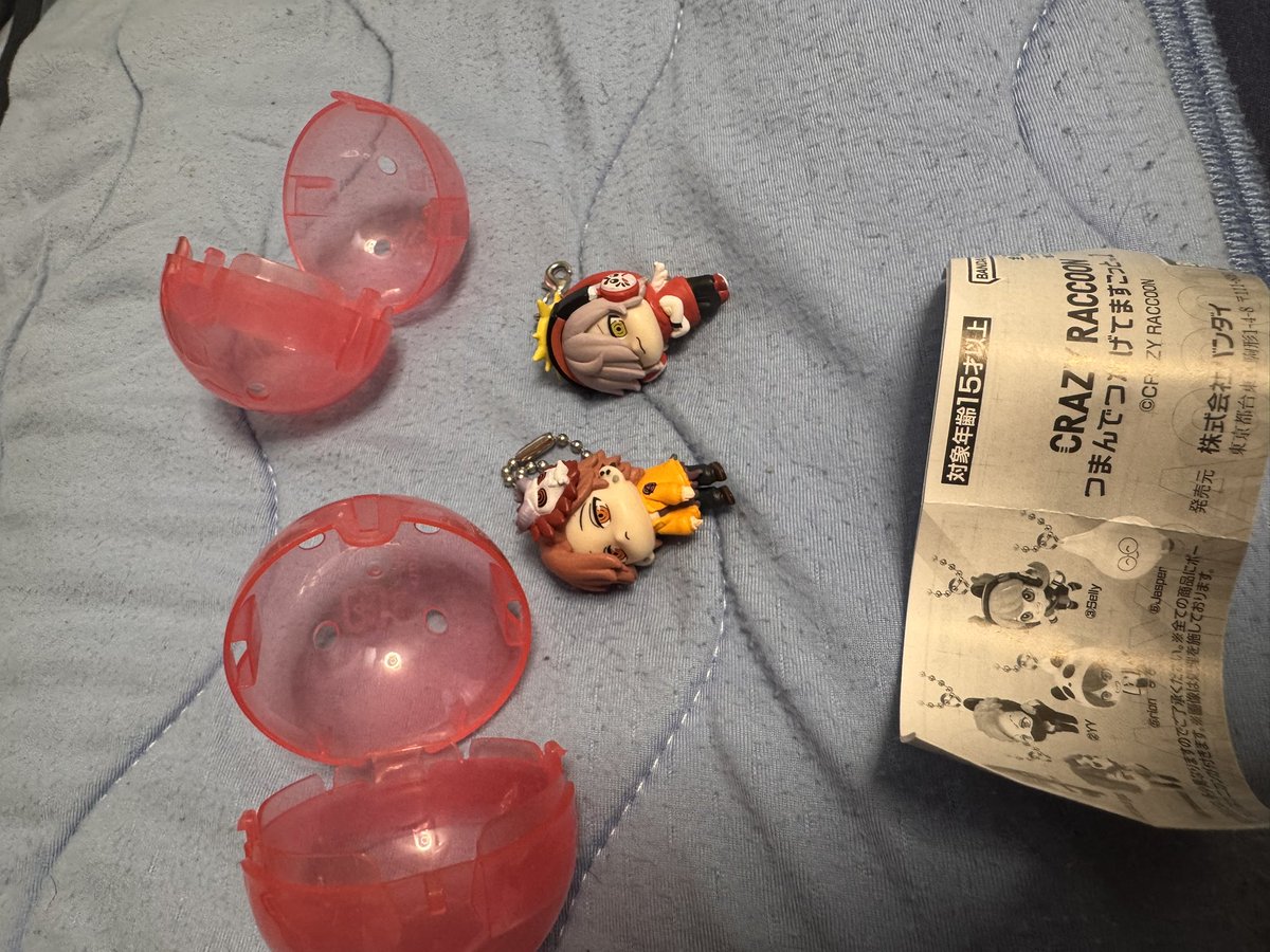 papaminto's tweet photo. 買い物ついでにCRのガチャあったから、一回400円で回してみたら、、、

ありさん出て、ガチャの箱の中に1〜2個しか残りなかったから、だるま欲しいと思ったら出たよねw

#ありさか　#だるまいずごっど https://t.co/RUOfbltix3