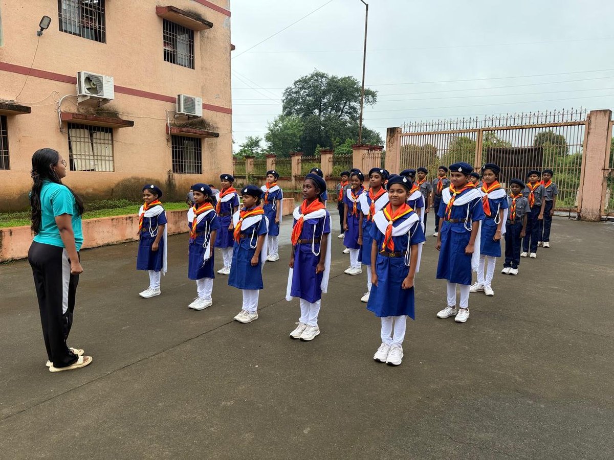 emrsdnh's tweet photo. 🏕️ Scout &amp; Guide Training at EMRS 🇮🇳
Empowering students with discipline, leadership, teamwork and self-reliance—building confident and responsible citizens. 🌟
@NESTSHQ https://t.co/R2B5UsdiKi