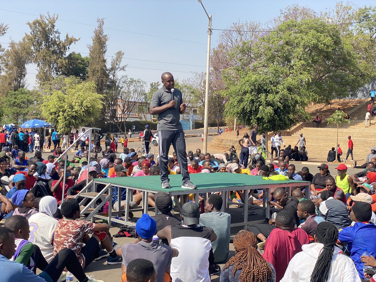 NyakabandaSec's tweet photo. At #CarFreeDay held at Pele Stadium, the Executive Administrator of Nyarugenge District urged residents to ensure children attend school, combat illicit alcohol, undergo cervical cancer screening, and actively participate in Government programs.

#CarFreeDay https://t.co/gPxZfCeLHL