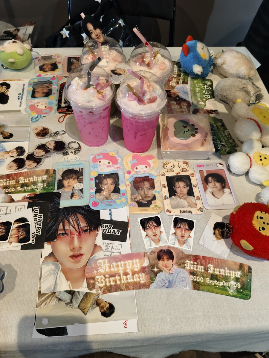 KNRYU_00's tweet photo. แฮปปี้เบิร์ดเดย์จุนกยู🍰✨
#ourlightofshiningstar_Junkyu https://t.co/ySIT22k6Qc