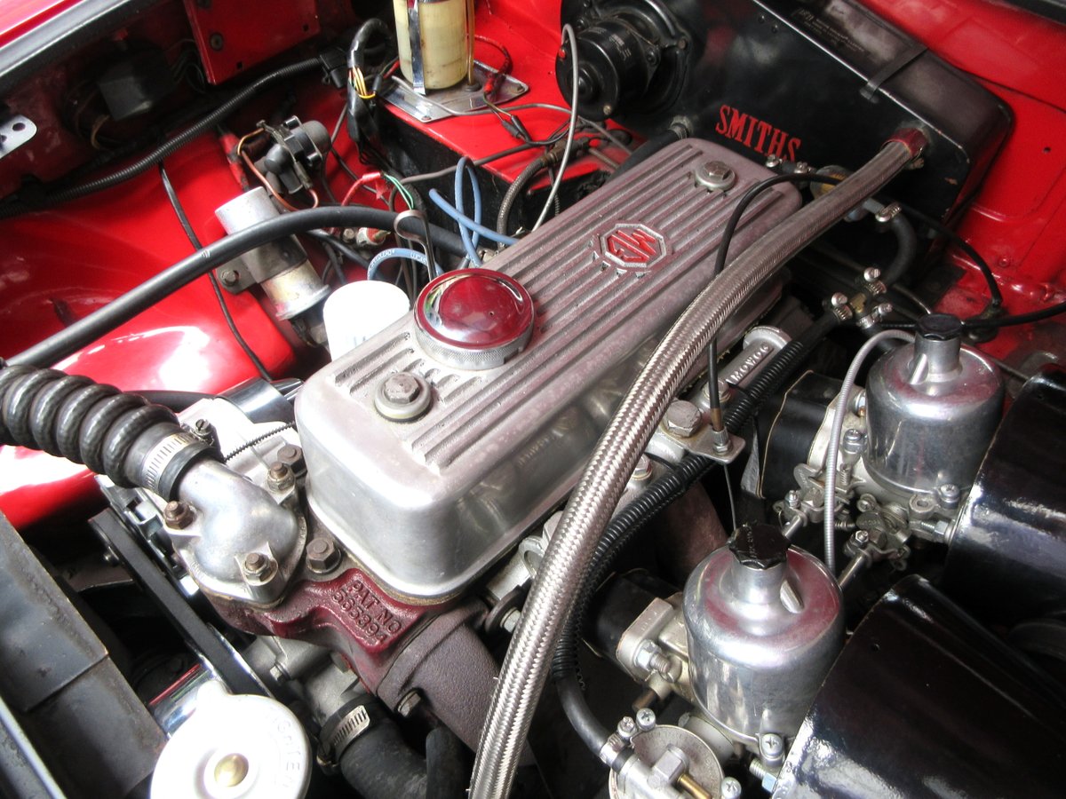 NSXNSX's tweet photo. ｴﾝｼﾞﾝ型式 BMC BType
最大出力 95ps/5000rpm
最大ﾄﾙｸ 14.7kg・ｍ/3500rpm
種類 水冷直列4気筒SOHC
総排気量 1789cc https://t.co/yyNKadFelR