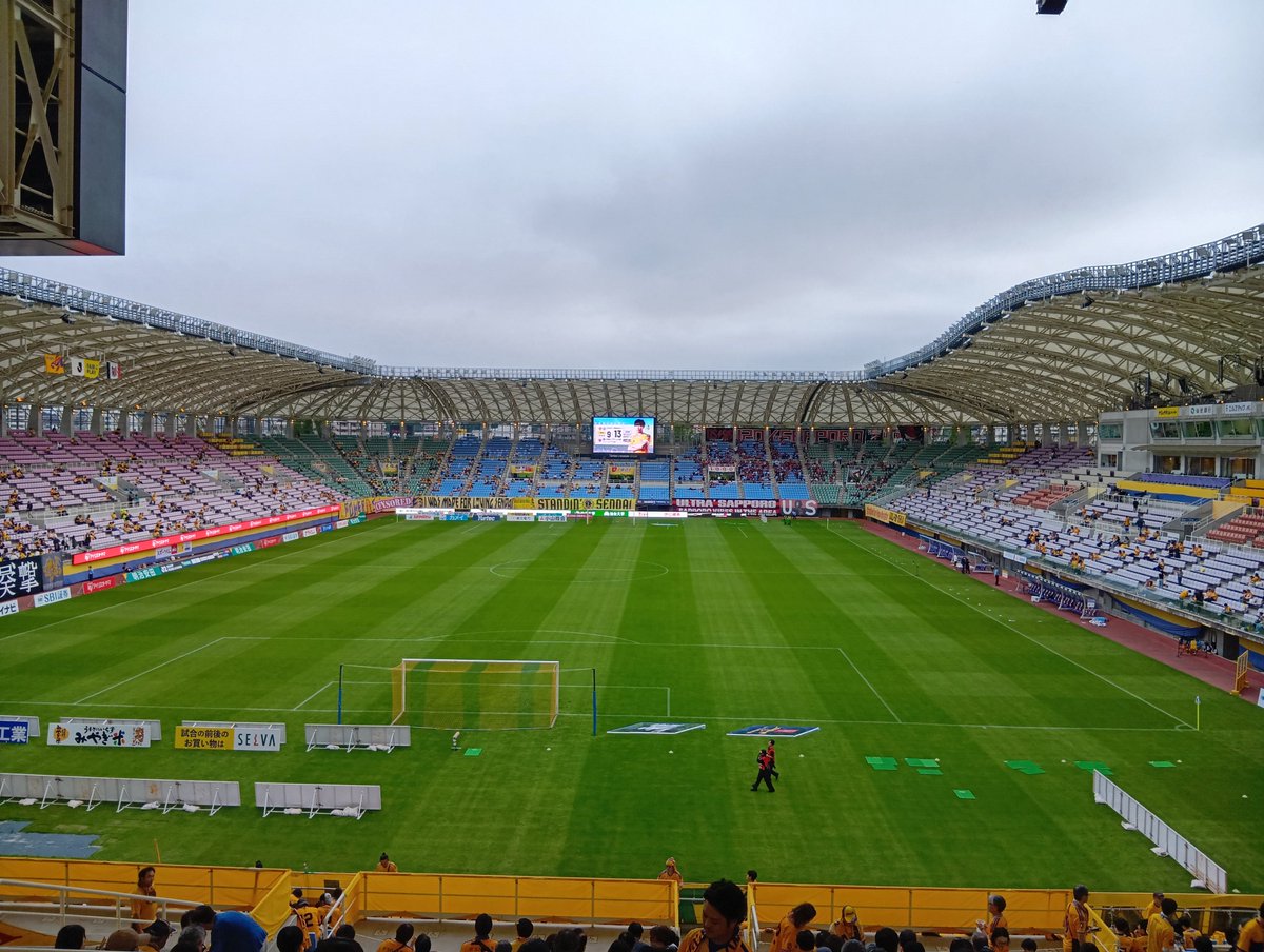 uramahi1225's tweet photo. シェルコムのパラスポーツイベントからユアスタへ。
スタジアム入る前に友人に遭遇😆 https://t.co/ykt5D3dw5r