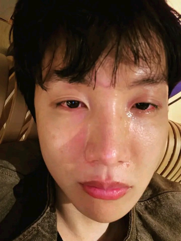 wonumeng__'s tweet photo. @gomdorichick @c_lovesvt1221 the grown man lost his grandma and crying like a stinky ass https://t.co/zYpZsoMPZd