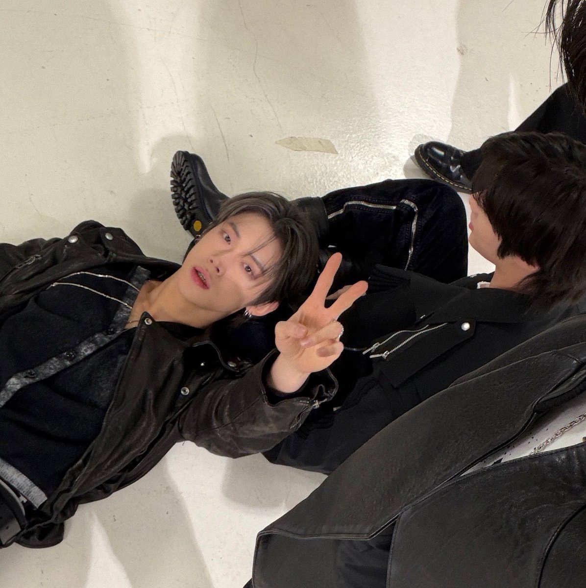 beomelina's tweet photo. beomjun on each other’s lap 🥹🥹 https://t.co/GaWOGkSRvZ