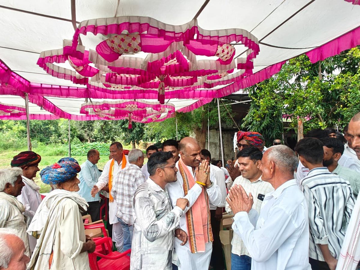 cpjoshiBJP's tweet photo. 📍 चित्तौड़गढ़ 

आज ग्राम शादी के श्री विनोद जी जाट के राजस्थान प्रशासनिक सेवा (RAS) में चयन होने के उपलक्ष्य में आयोजित कार्यक्रम में सम्मिलित होकर उन्हें हार्दिक बधाई एवं शुभकामनाएँ प्रेषित कीं।

यह उपलब्धि उनके परिश्रम, लगन और प्रतिभा का परिणाम है। उनके उज्ज्वल भविष्य एवं सफल सेवाकाल की मंगलकामना करता हूँ। 

इस दौरान पूर्व जिलाध्यक्ष श्री मिठ्ठूलाल जाट जी सहित पार्टी पदाधिकारीगण, जनप्रतिनिधिगण एवं कार्यकर्तागण उपस्थित रहे।

#Chittorgarh
