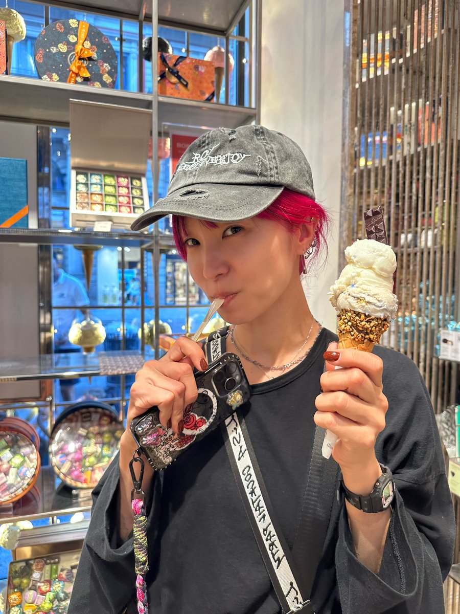 LiSA_OLiVE's tweet photo. I’m in Milan, Italy! 🍫🇮🇹🍨🛵🚗🚃🍕🍅🍝
My very first Europe & UK tour is finally about to begin.
I’m so excited! I can’t wait to see you all! ♡

🍓#LiSA_EuropeandUKTOUR2026 
🇮🇹15 Sep: Unipol Forum, Milan – Milan, Italy
🇩🇪17 Sep: Mitsubishi Electric Halle – Düsseldorf, Germany
🇫🇷20 Sep: Zénith Paris – La Villette – Paris, France
🇬🇧22 Sep: Troxy – London, United Kingdom