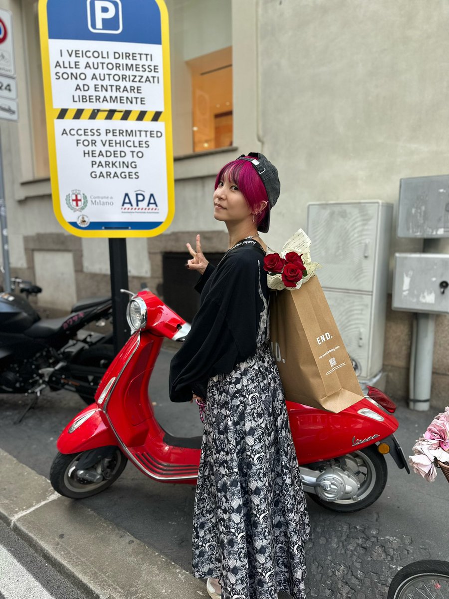 LiSA_OLiVE's tweet photo. I’m in Milan, Italy! 🍫🇮🇹🍨🛵🚗🚃🍕🍅🍝
My very first Europe & UK tour is finally about to begin.
I’m so excited! I can’t wait to see you all! ♡

🍓#LiSA_EuropeandUKTOUR2026 
🇮🇹15 Sep: Unipol Forum, Milan – Milan, Italy
🇩🇪17 Sep: Mitsubishi Electric Halle – Düsseldorf, Germany
🇫🇷20 Sep: Zénith Paris – La Villette – Paris, France
🇬🇧22 Sep: Troxy – London, United Kingdom