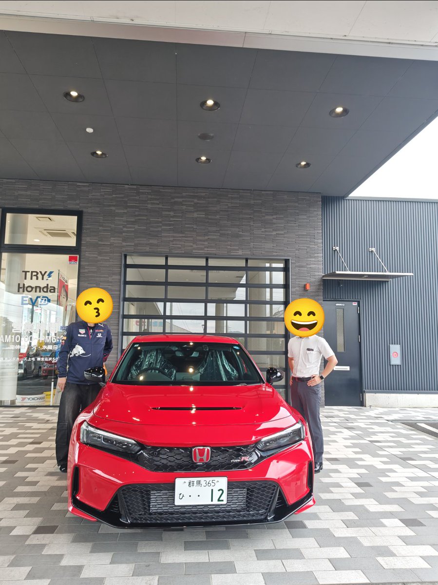ShioriKashima's tweet photo. シビックタイプRレーシングブラックパッケージ納車されました😃購入に当たってホンダカーズ上毛の担当の中里さんと前店長の町田さんにはには大変お世話になりました😆
#シビックタイプR　#ホンダカーズ上毛　#ホンダ乗りと繋がりたい　#ホンダ https://t.co/HbCqUpJKZp