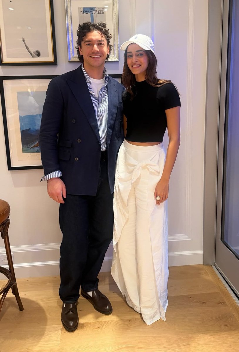 Ananya_Universe's tweet photo. off-campus, on-court with Bae 🤍🎾

#OffCampus #CallMeBae #AnanyaPanday #OffCampusOnCourt #USOpen #GenZ #RalphLauren #PopCulture #GarretGraham #BelmontCameli #NewYork https://t.co/gSS1a1HiCg