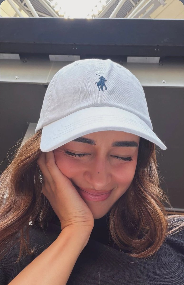 Ananya_Universe's tweet photo. off-campus, on-court with Bae 🤍🎾

#OffCampus #CallMeBae #AnanyaPanday #OffCampusOnCourt #USOpen #GenZ #RalphLauren #PopCulture #GarretGraham #BelmontCameli #NewYork https://t.co/gSS1a1HiCg