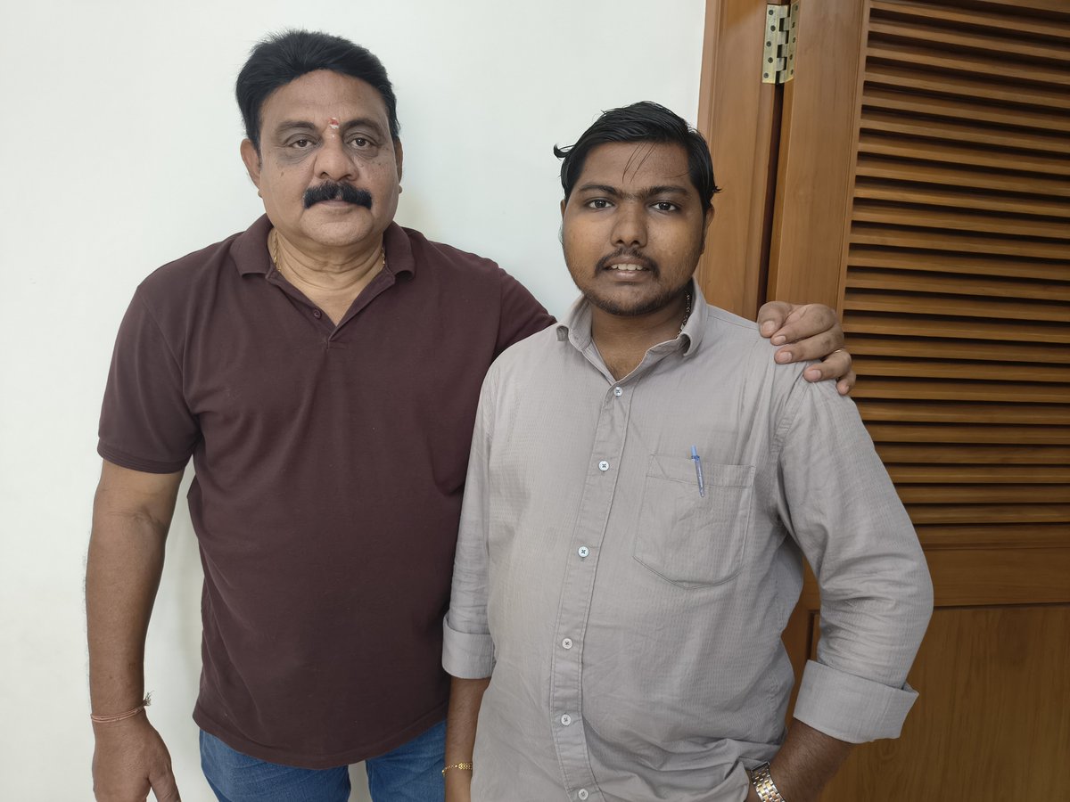 JcLnAmbDrInfant's tweet photo. Bharatha Sirpi Dr Pranesh Infant Raj with salim film fame Actor Mr.P.V. Chandramouli  sir 
#bharathasirpi #pranesh_infant_raj_ennum_naan #best #goodvibes #nicemeeting https://t.co/7d9RNriehn