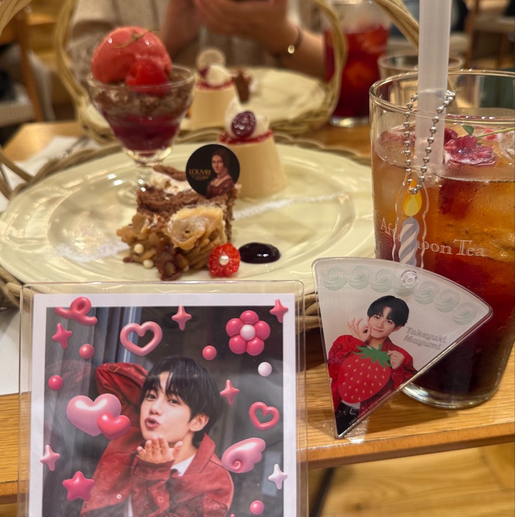 knyi_mk's tweet photo. 今日は寛ちゃんのライブに❤️‍🔥
公演前に友達と赤色のアフタヌーンティー😍♥️ https://t.co/BhtPBlBS8t