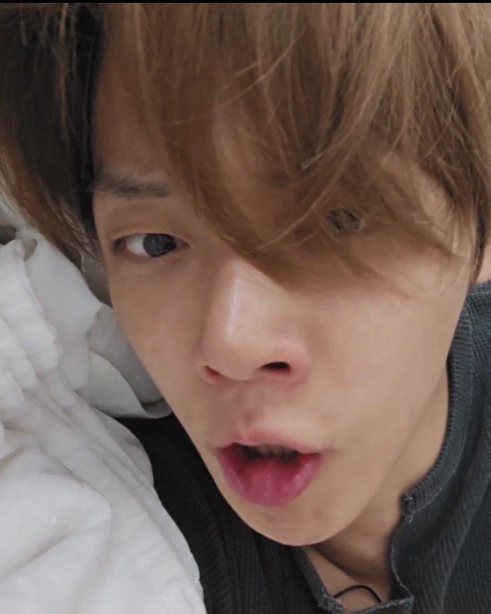 sillyjjuni's tweet photo. enjoy the rest of your day jjunipop im so glad you’re able to spend the day with your family after so long ❤️‍🩹 you deserve all the love and the birthday wishes you’ve gotten today 🌟 https://t.co/lGtdkVIcMW
