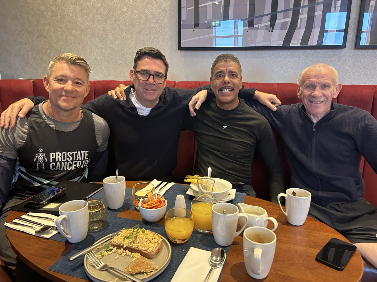 chris_kammy's tweet photo. Just had breakfast before the Great North Run with @benshephard @reid6peter &amp; a competition winner 🤪🤣😂 https://t.co/ob38dAjwMK