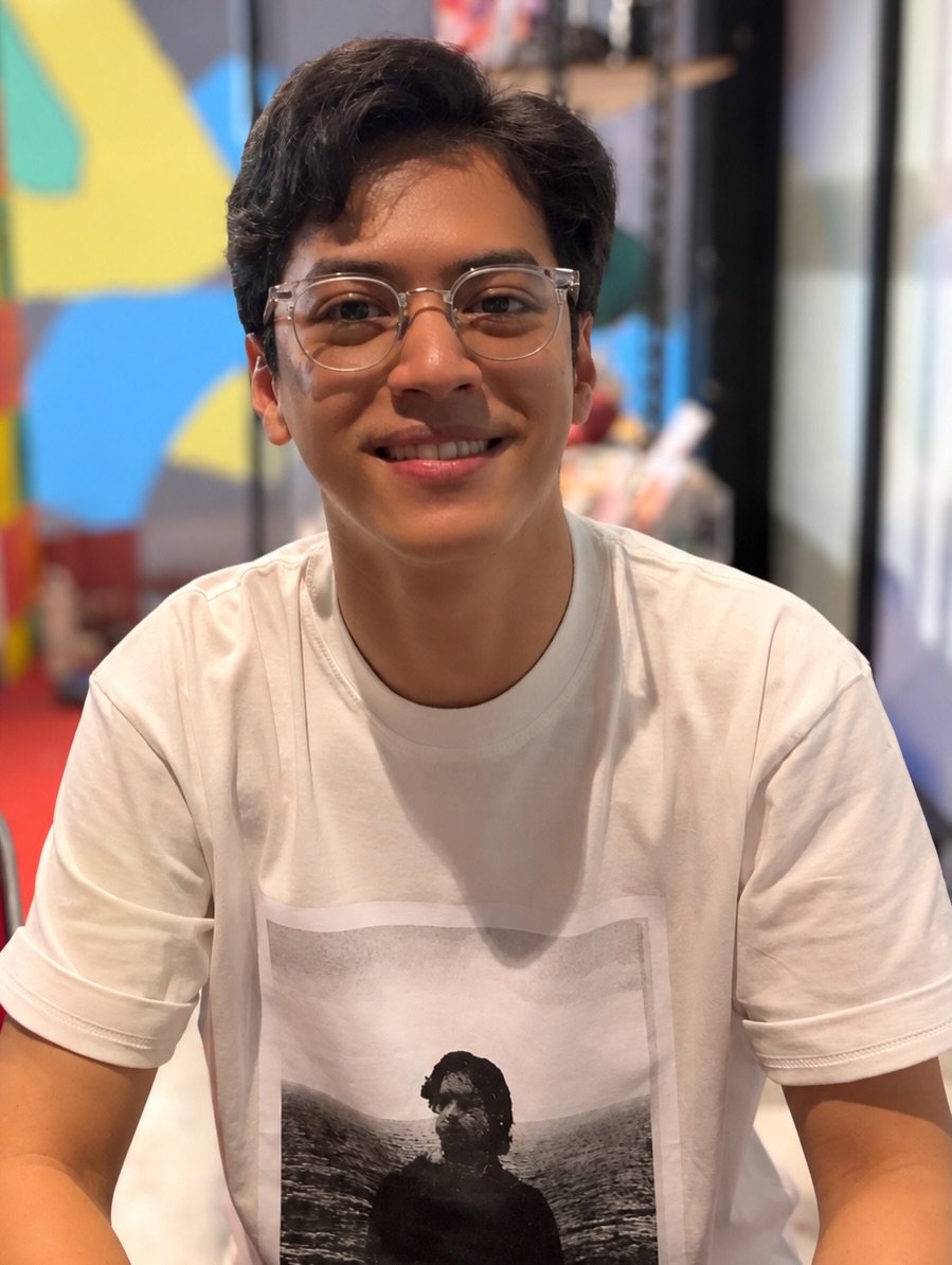 elputrazip's tweet photo. 260913 indragsutedja instagram post

El Putra Sarira 

[EVENT] Signing Session with El Putra Sarira at Fan &amp; Makers
📅 : 12.09.2026
📍 : Brickhall Fatmawati, Jakarta

#elputrasarira https://t.co/tc4lloyIKz